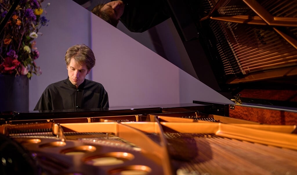 Meesterpianist Severin von Eckardstein en violiste Sophia Jaffé spelen zaterdag 26 maart in de Edesche Concertzaal.