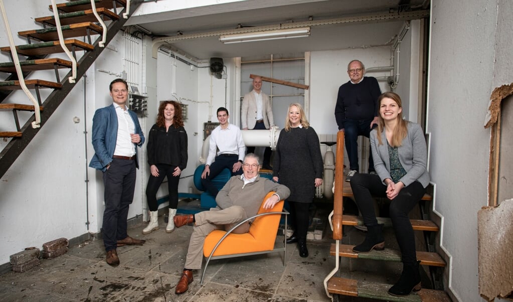 Het team van Majoor Makelaars. Vlnr: Edwin Majoor, Iris Majoor, Björn van Vugt, boven Wijnand Haak, onder
Gé Westerbeek, Willeke van den Bor, Ben Majoor, Rianne van Doorn.