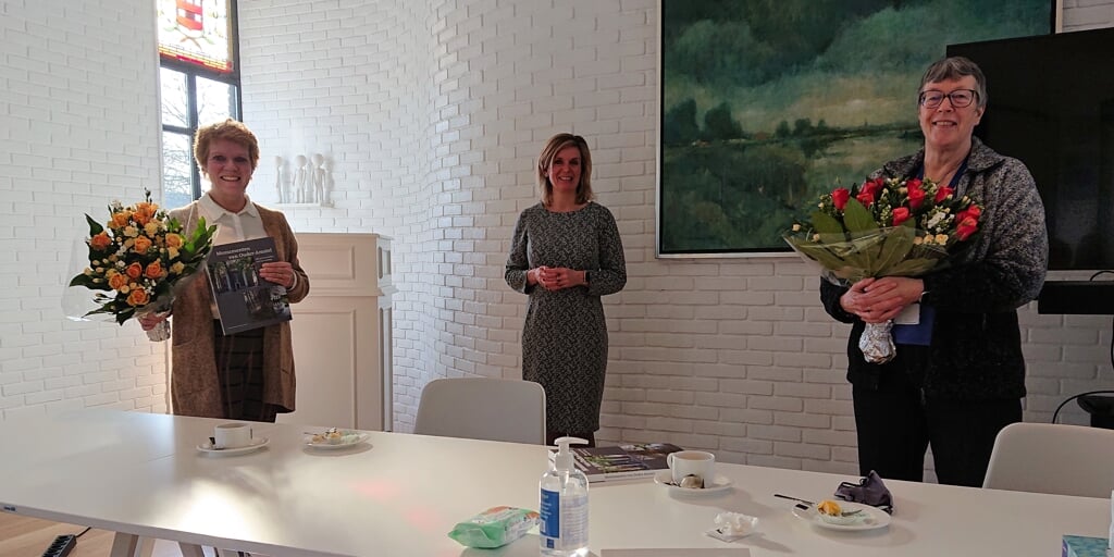 Vanaf links: Geke Stroot, burgemeester Joyce Langenacker en Mary Sandifort