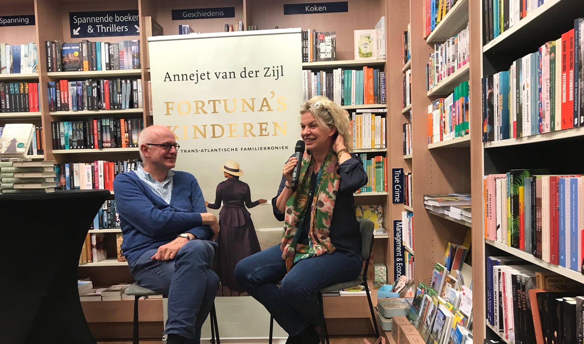 Interview met landelijk bekende schrijfster Annejet van der Zijl bij boekhandel van Ravenswaaij Bunnik.