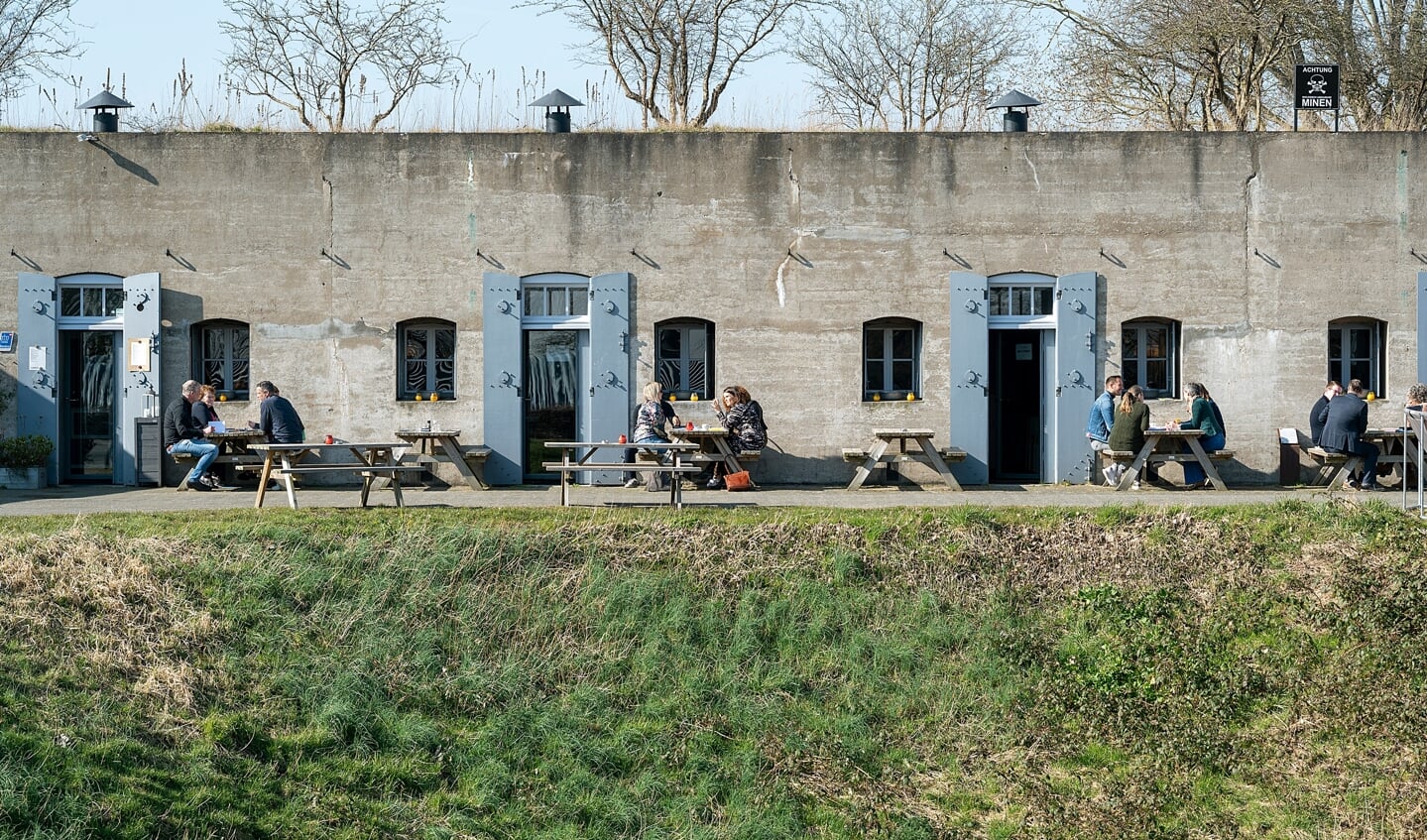 Het fort bij Vijfhuizen is met dit weer een populaire bestemming.