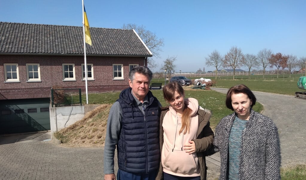 Sasja, Natali (midden) en Jane uit Oekraïne wonen bij Gerard in 't Goy