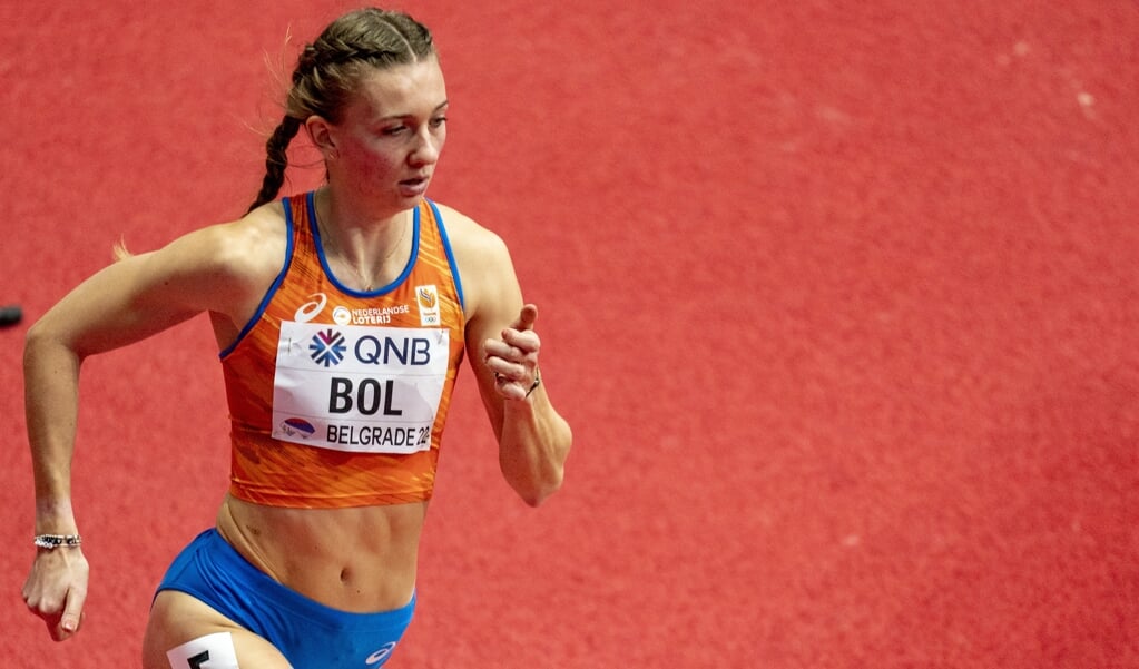 Femke Bol in actie op 400 meter tijdens de eerste dag van het WK Indoor atletiek.