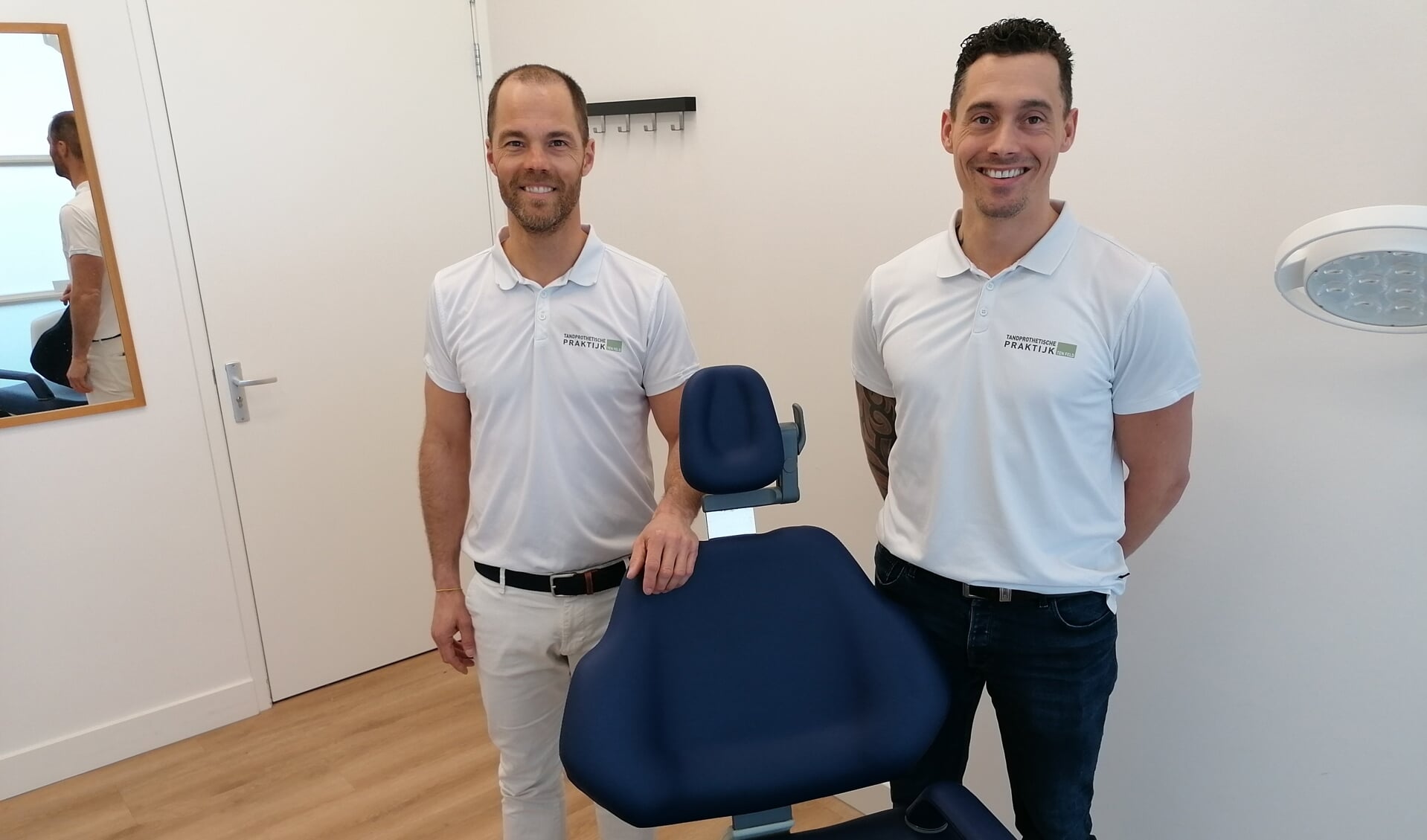 Arnoud ten Feld (links) en Wout Visser: ,,Als wij helpen met een goede prothese zie je de glimlach op het gezicht doorbreken."