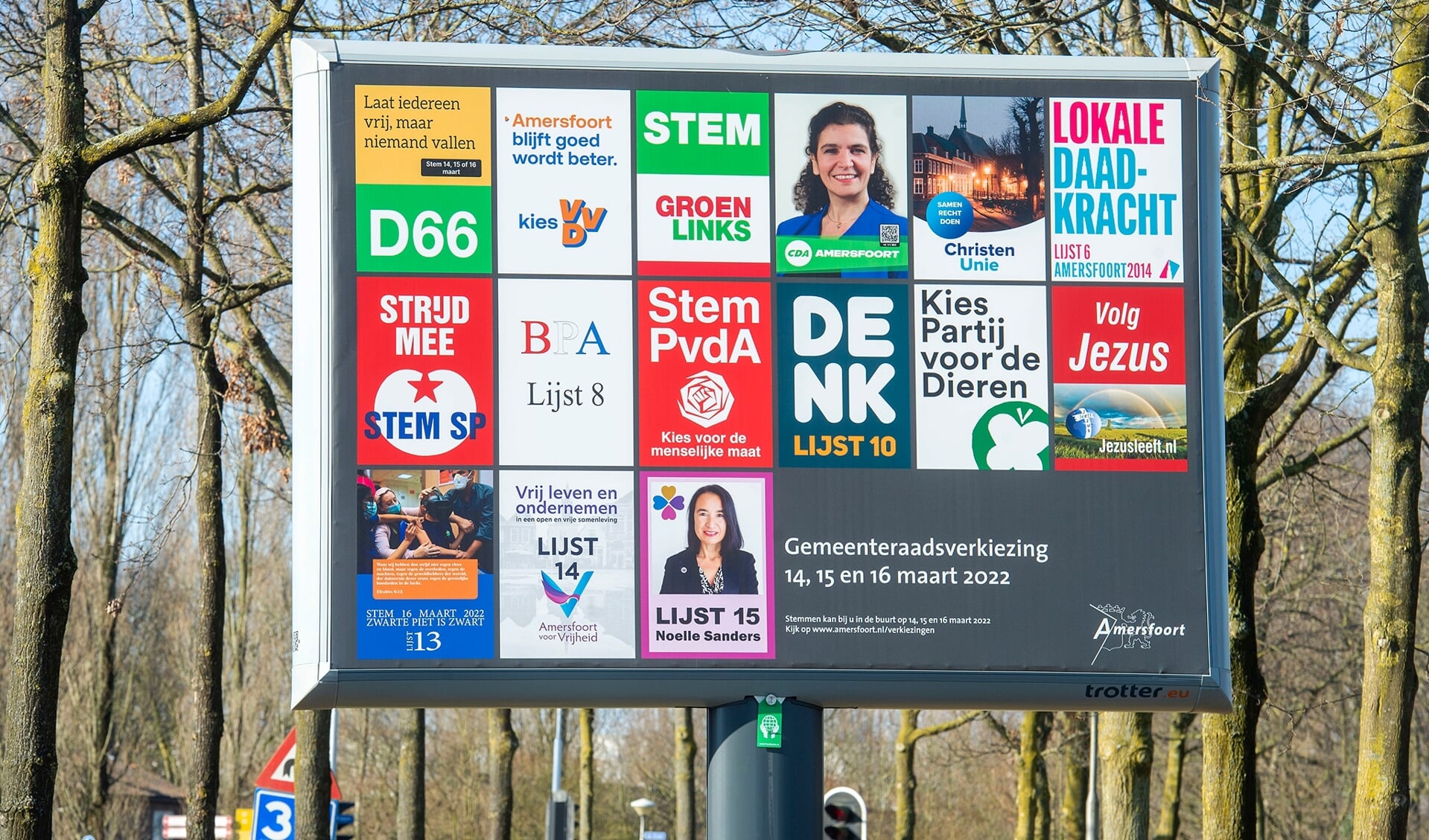 Een gemeenteraadsverkiezingsbord langs de Ringweg-Koppel in Amersfoort.