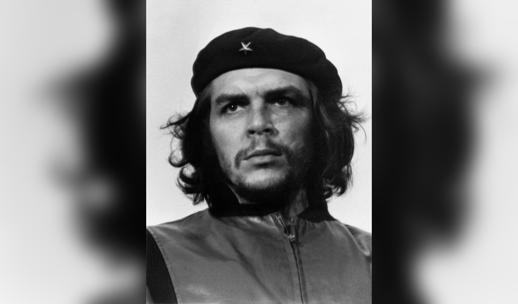 Heroic Guerrilla Fighter. Havana, 5 March 1960. Fotoverzamelaar en fotograaf Pedro Slim leent de originele eerste druk van de foto van Che Guevara uit aan het Cobra Museum.