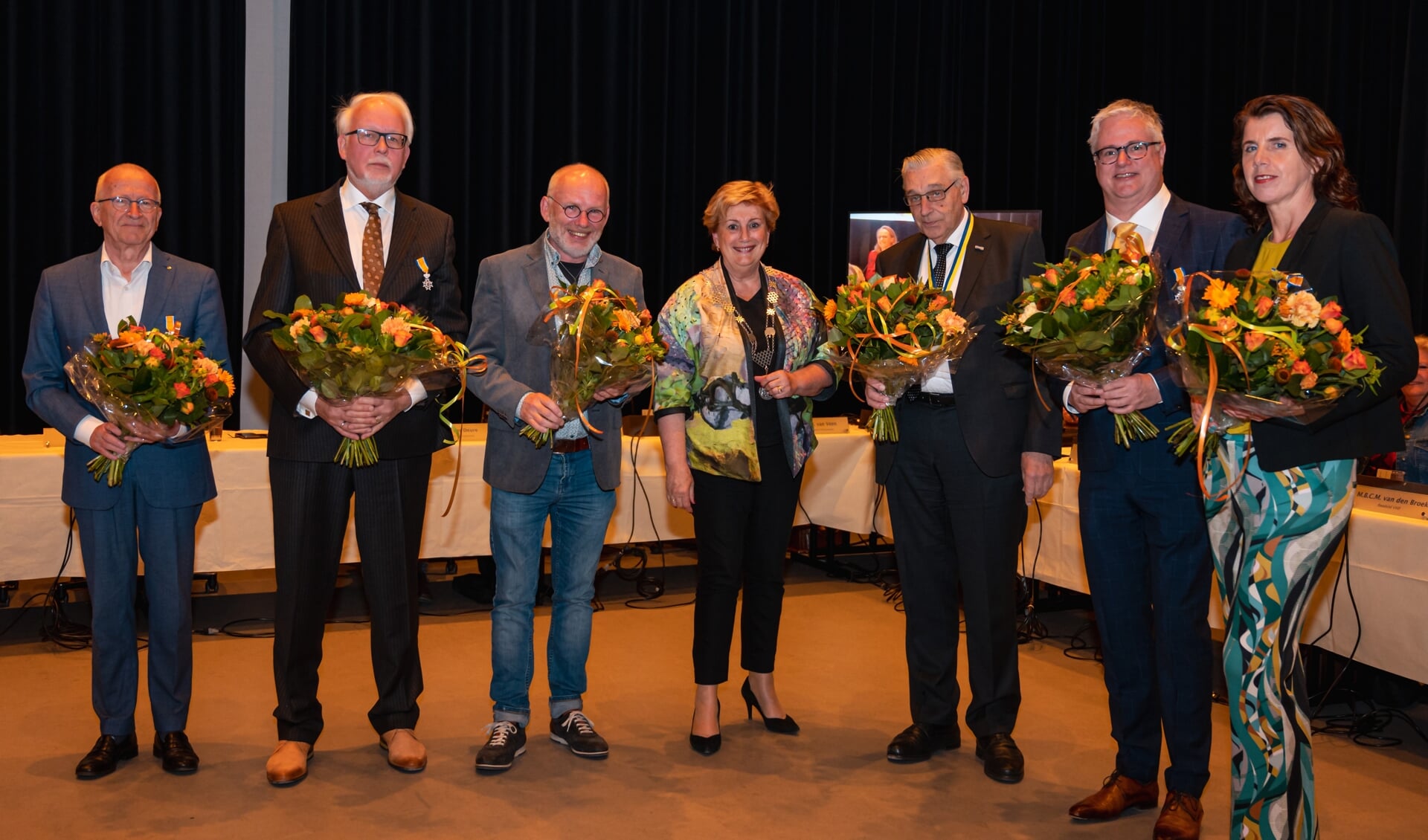 Op de foto van v.l.n.r.: Alex Kleijnen, Cor Louwerse, Ben Noorloos, Dorine Burmanje, Frans Snoek, Bart van der Knaap en Folkje
Spoelstra.