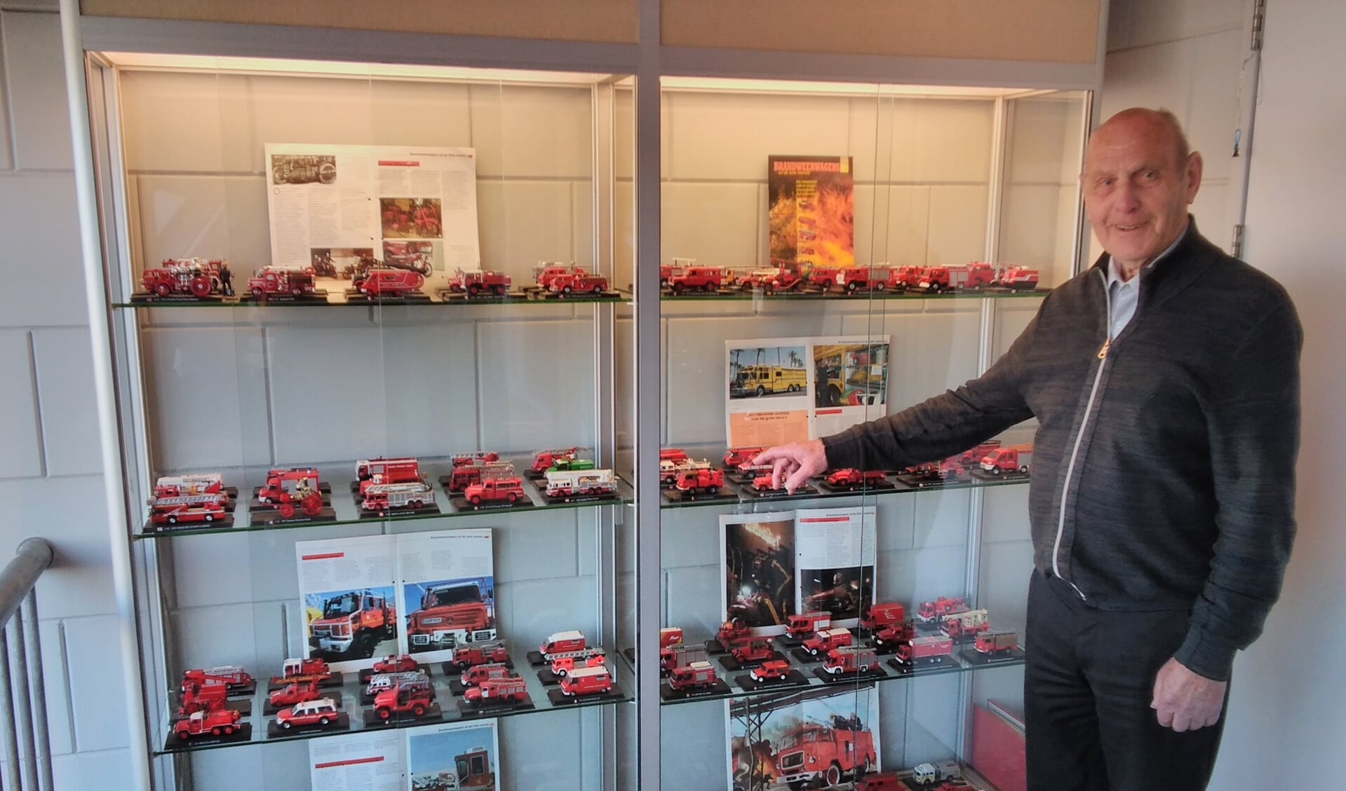 Factuur invoer leef ermee Brandweer miniaturen verzameling overgedragen aan Brandweerpost Houten -  Houtens Nieuws | Nieuws uit de regio Houten
