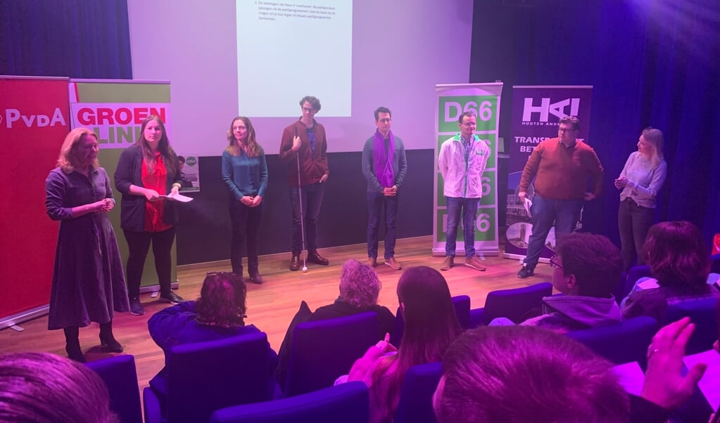 Leerlingen van Havo-4 College de Heemlanden in debat met kandidaat-raadsleden 