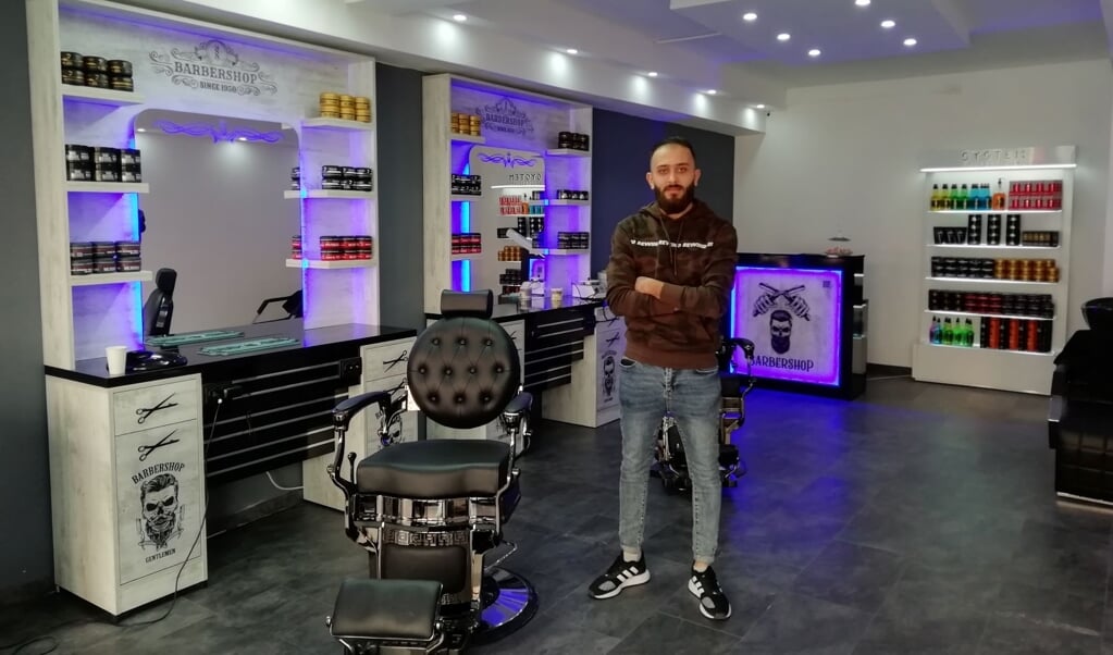 Mohamed Shaban in zijn nieuwe Barbershop