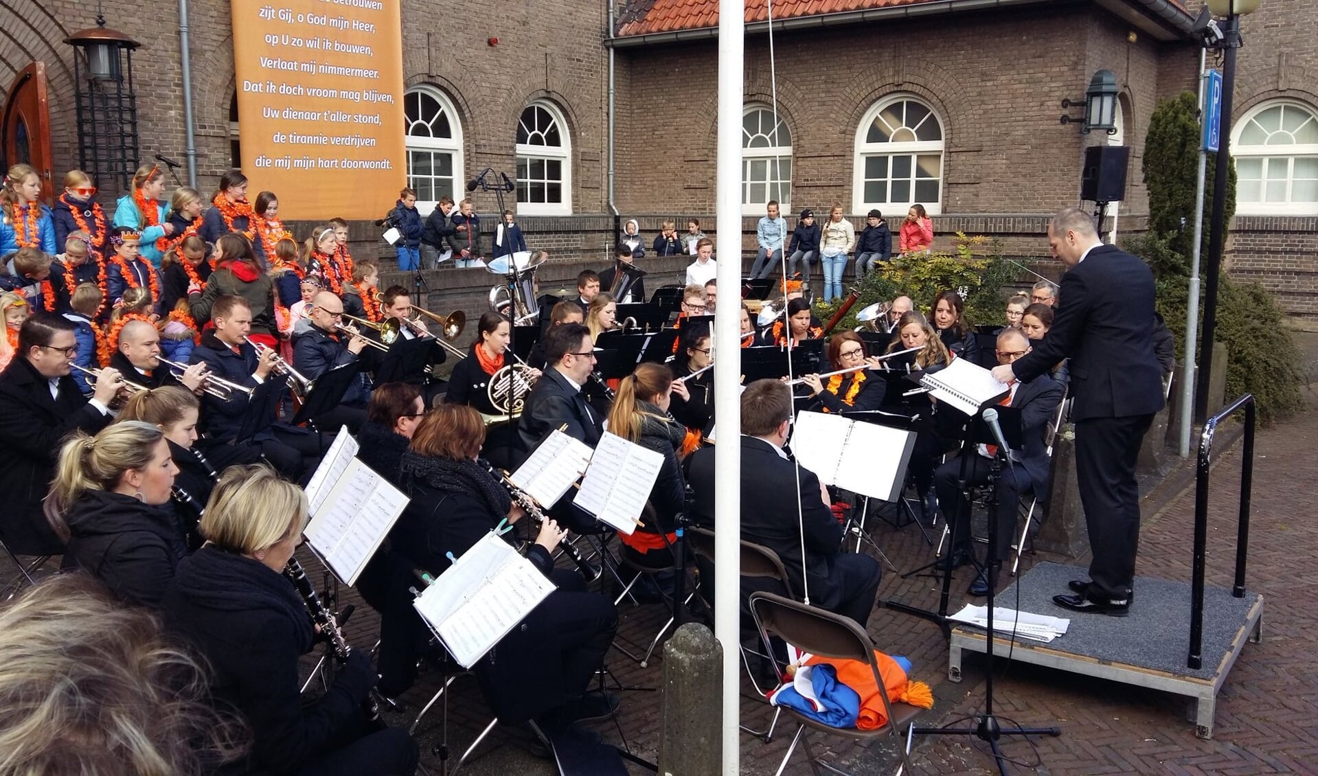 A-orkest Sliedrecht tijdens Koningsdag 2018