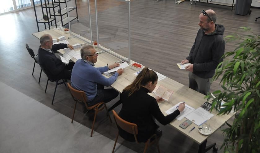 Het stembureau in dorpshuis De Eng in Voorthuizen. 