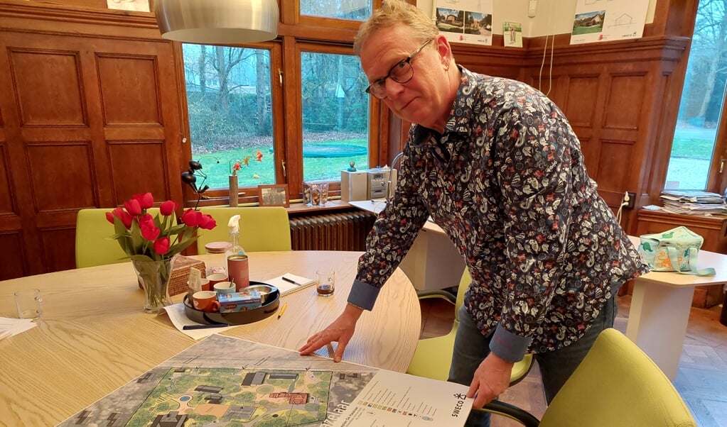 Clustermanager Henk van Winzum buigt zich over de nieuwbouwplannen.