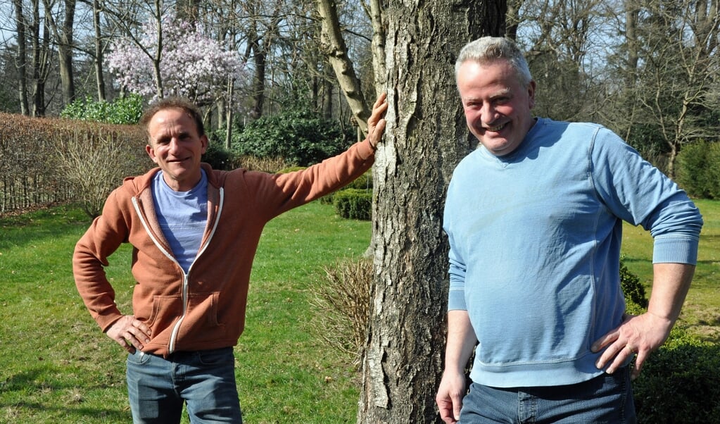 Rob de Kuyer en voorzitter Xander van Bosbeek (rechts) van de nieuwe stichting: ,,Soest niet volproppen, dan maar de polder in." 