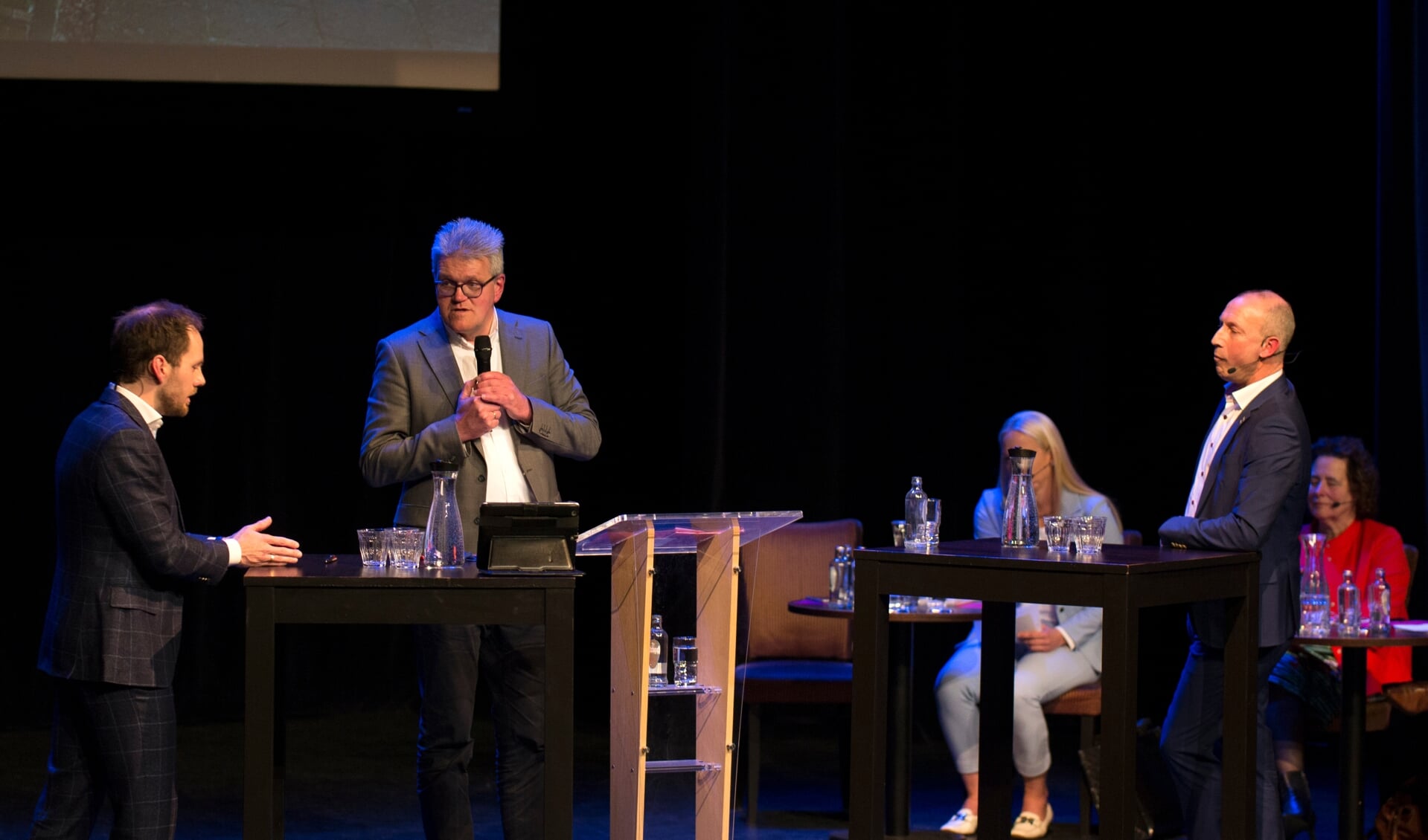 Daan de Vries (CDA) en Theo Bos (VVD) met elkaar in debat over afval. 