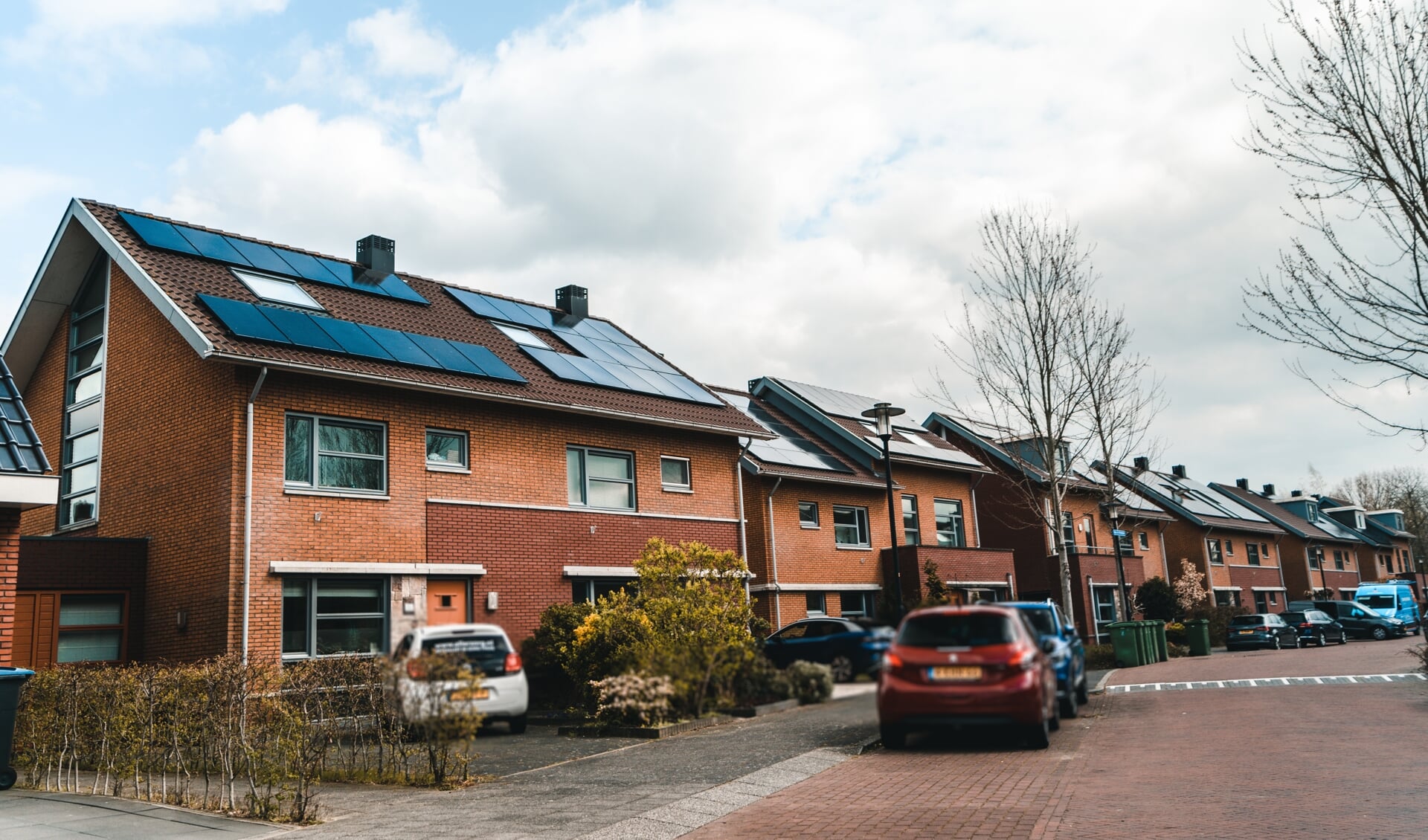 Zonnepanelen op woningen in Bovenkerk.