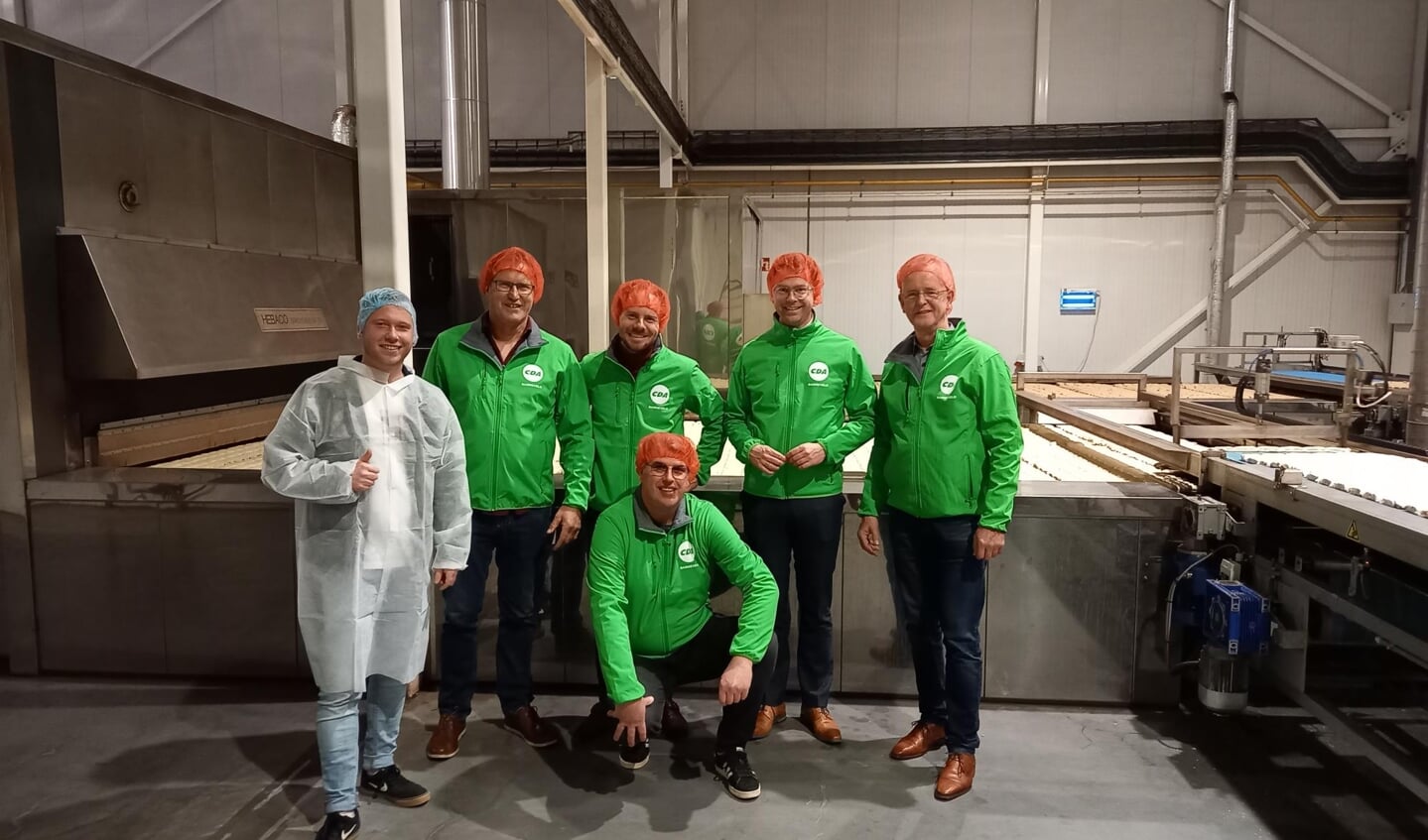 Staand vlnr: Bjorn Dokter en CDA'ers Gert Bouwman, Daan de Vries, Maarten Schipper, Roel van den Broek. Gehurkt: Henk Smit.