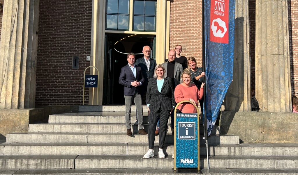 De stuurgroep Binnenstad Ondernemers Harderwijk: Vlnr Bertrand, Alfred, Sylvia, Maurice, Krista, Marissa en Anouk.
