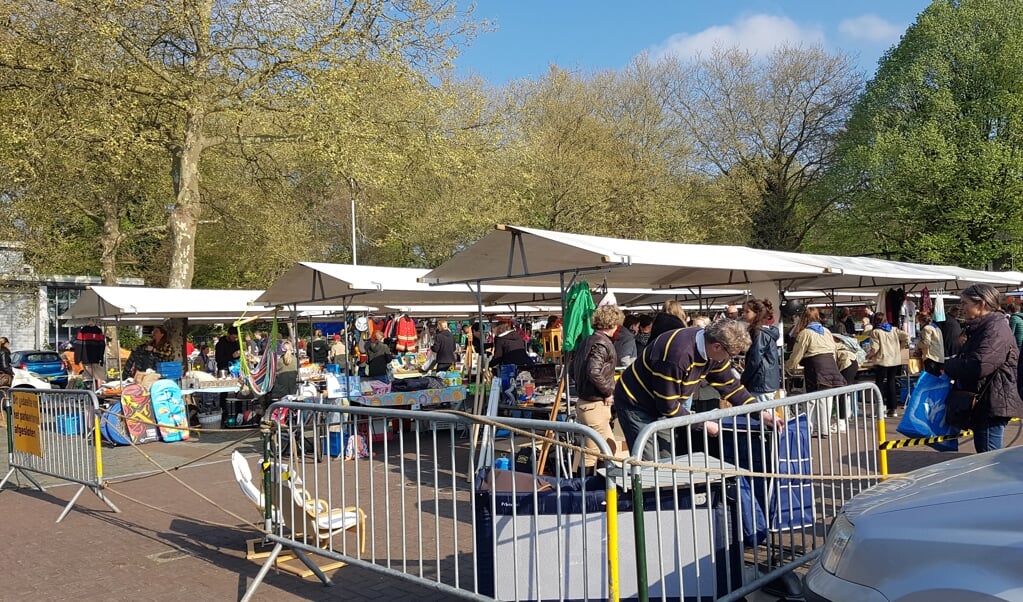 Gezellige drukte bij rommelmarkt Scouting OPV-Schoonoord