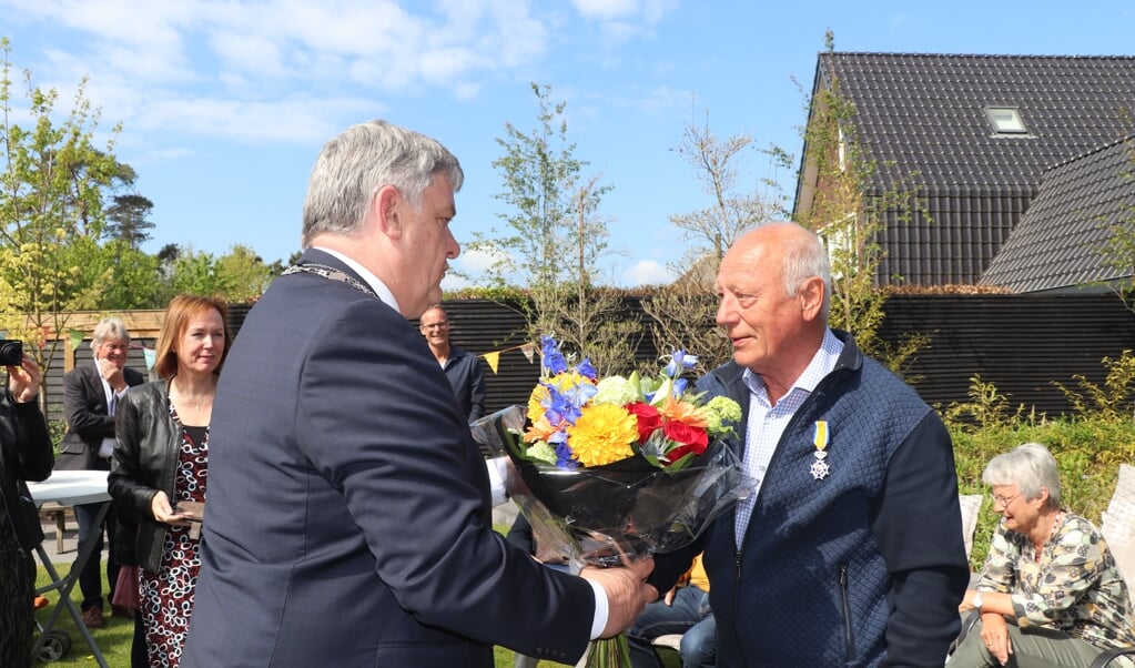 Aalten ontving een Koninklijke onderscheiding tijdens de lintjesregen. Hij gaf aan dat deze onderscheiding ook zijn vrouw toekwam.