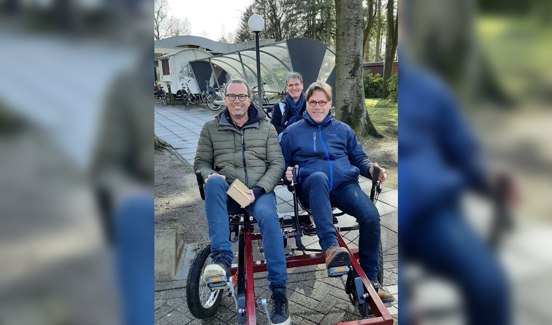 Peter van Koten (links) en Nico Bierlaagh (rechts) van Sherpa. Midden: Theo van ’t Klooster.