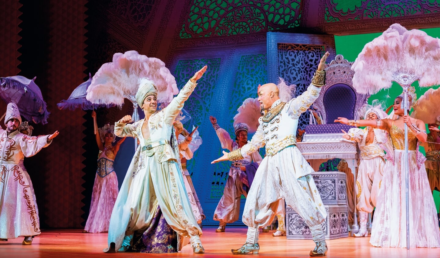 Jonathan Vroege (links) speelt Aladdin in de gelijknamige musical