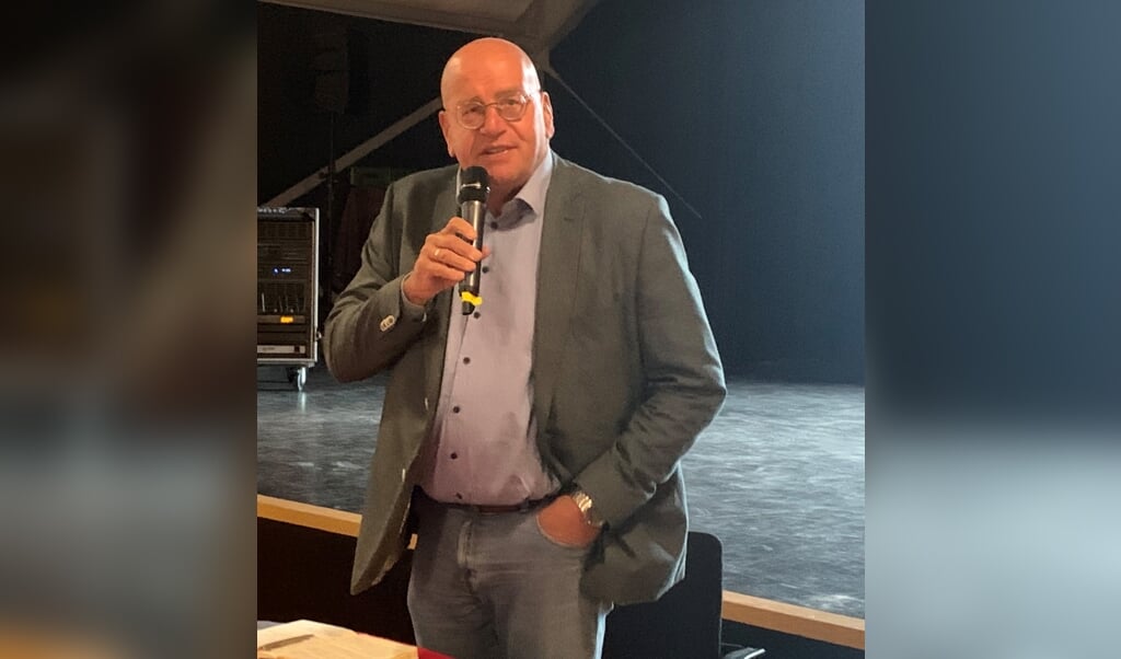 Informateur Fred Teeven doet verslag over de voortgang van de coalitiebesprekingen. Ditmaal vanuit de Wiese in Schalkwijk. 