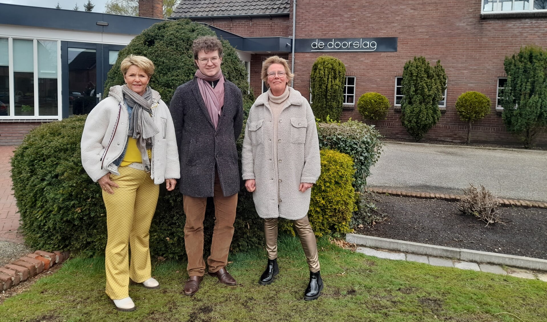 Van links naar rechts: Janneke Robbertsen, ds. Wolfert en Constanja de Vries.