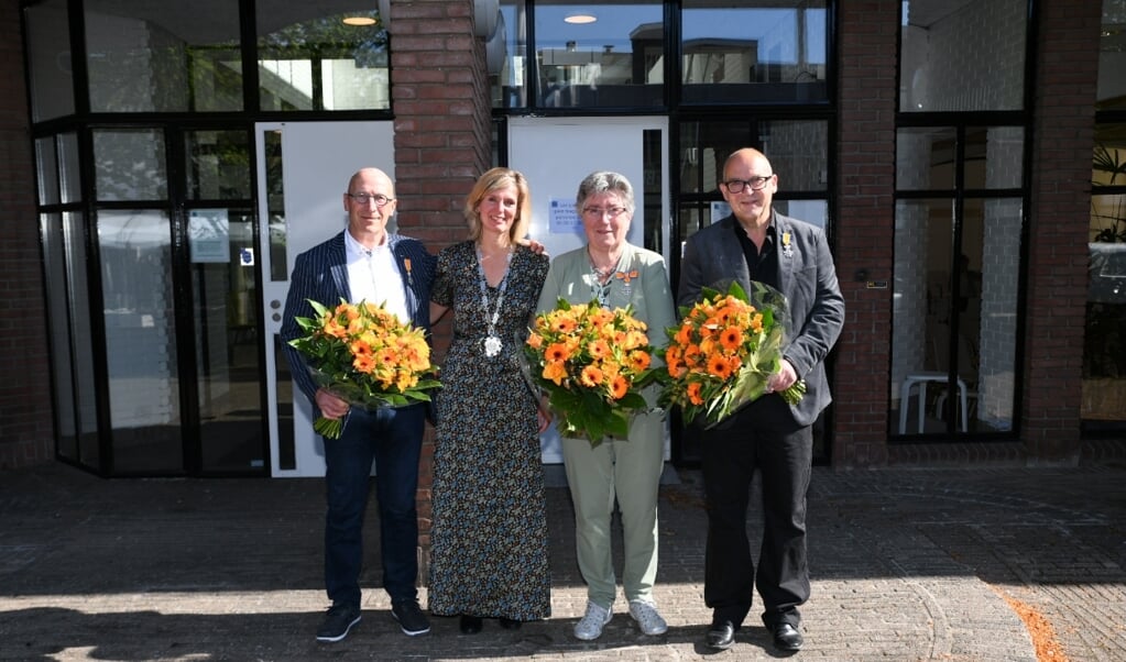 Vanaf links: de heer Geijsel, burgemeester Langenacker, mevrouw Wagenaar-Hottentot en de heer Koninkx.