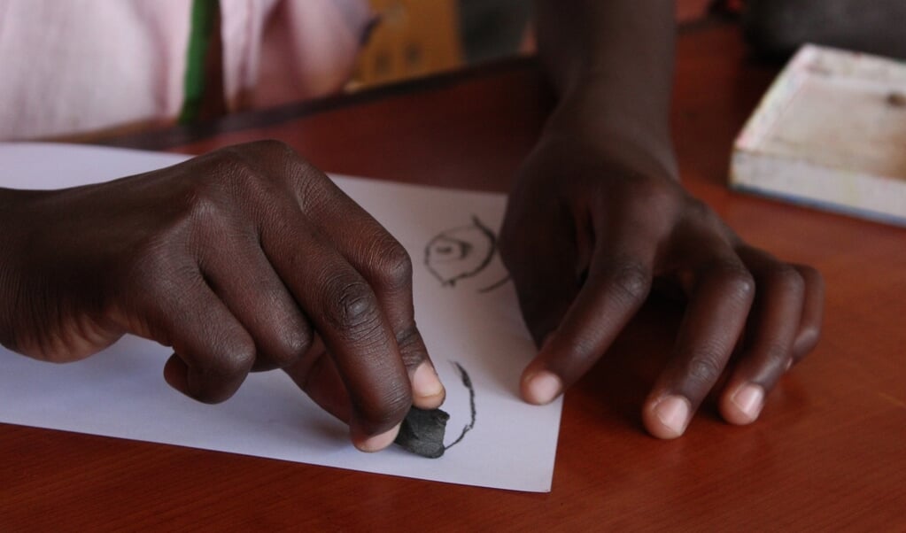 Van de opbrengst kan onderwijs voor kinderen in Oeganda worden bekostigd.