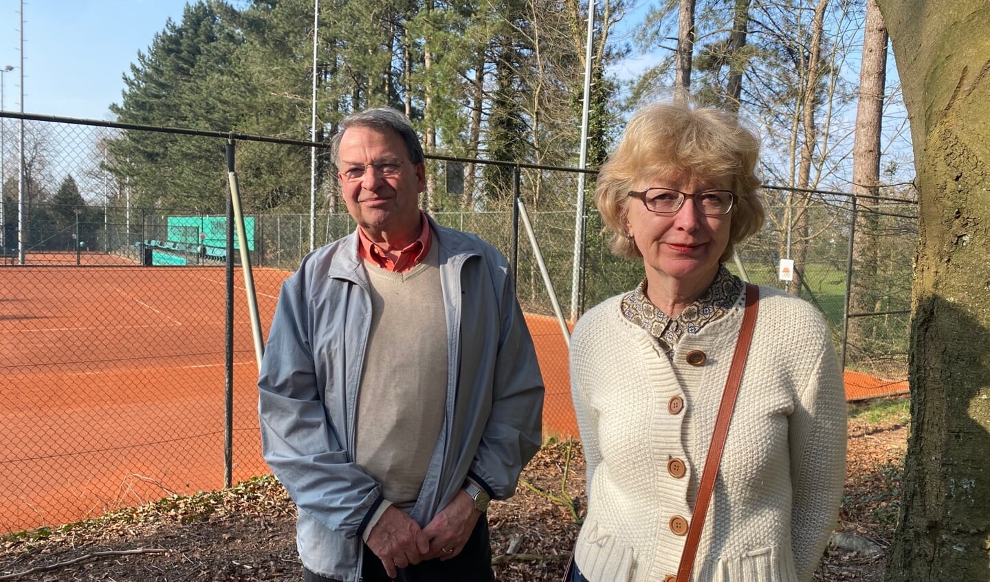 Hans Wessels en voorzitter Nelleke Visscher van Hart-voor-de-Berg zijn tegen de komst van de blaashal: ,,Zo’n blaashal past niet in een woonwijk"