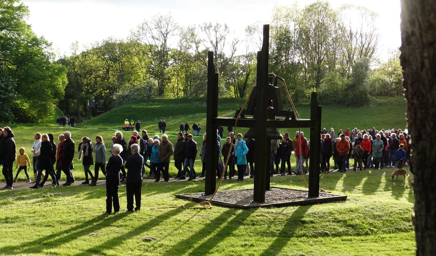 De stoet ter hoogte van de klokkenstoel in 2019