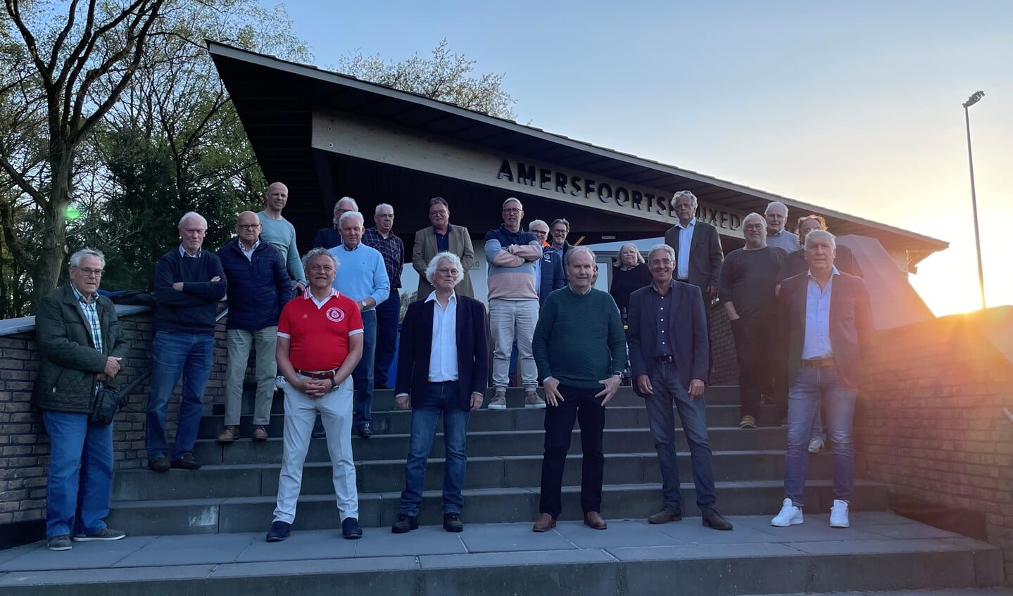Oud-voetballers die hebben meegewerkt aan de documentaire, zoals Henk Wery, die met Feyenoord de Wereldcup veroverde in 1970, en Fillie Kraak en Ton van Loon.