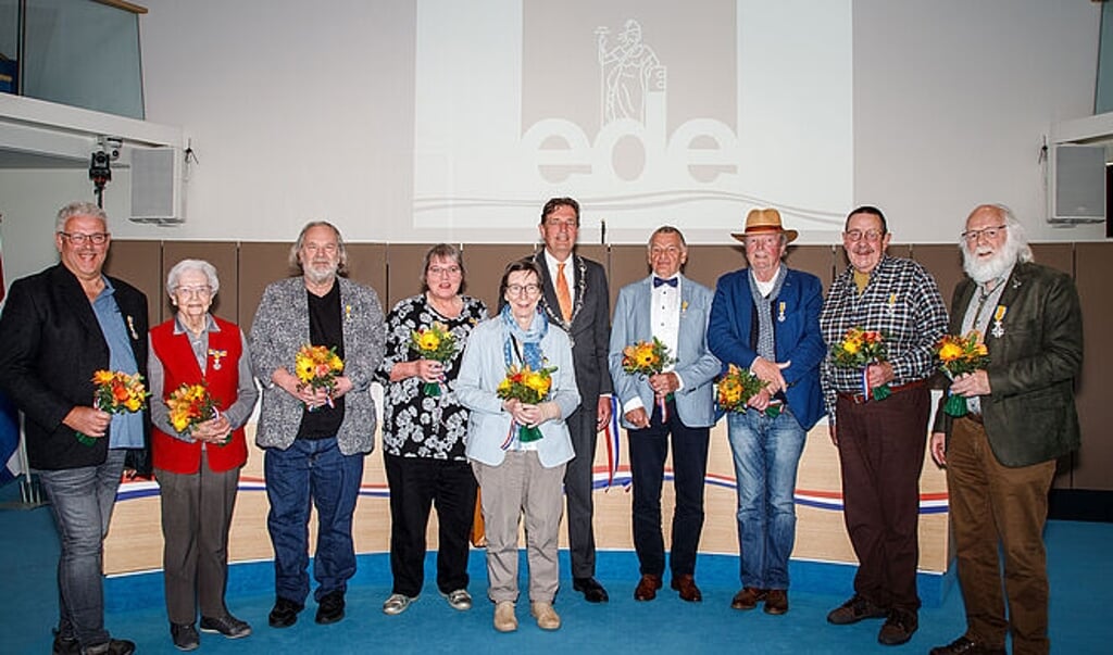 Tijdens de Lintjesregen 2022 werden 29 inwoners van de gemeente Ede verrast met een koninklijke onderscheiding.