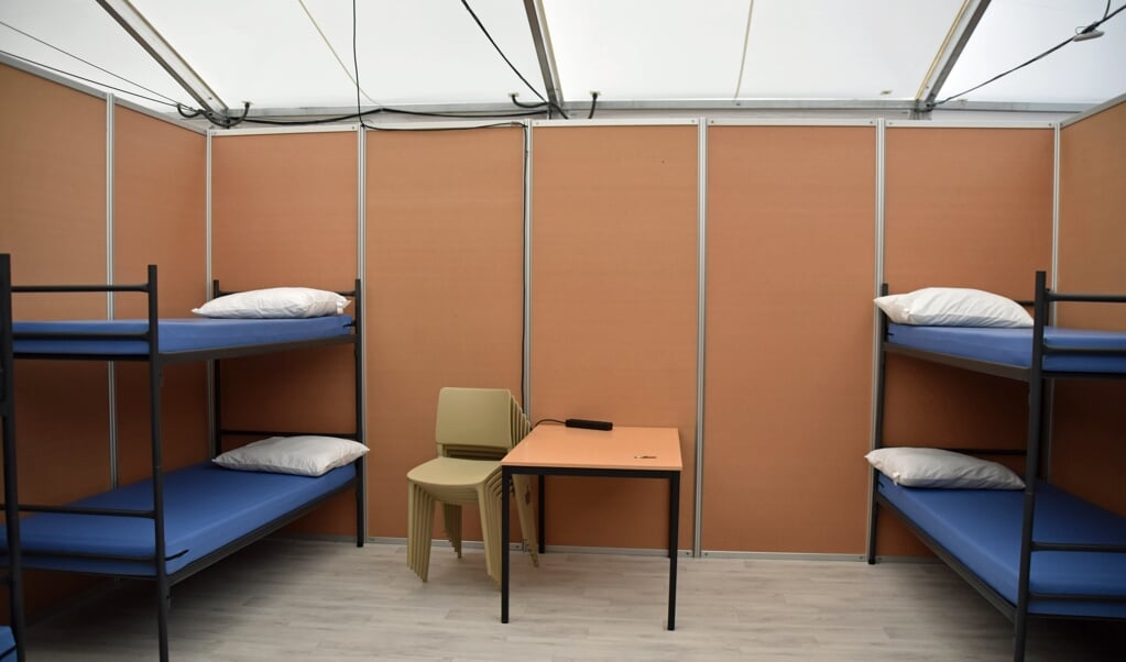 Kijkje in een kamer in één van de paviljoens voor opvang van vluchtelingen op Kamp van Zeist.