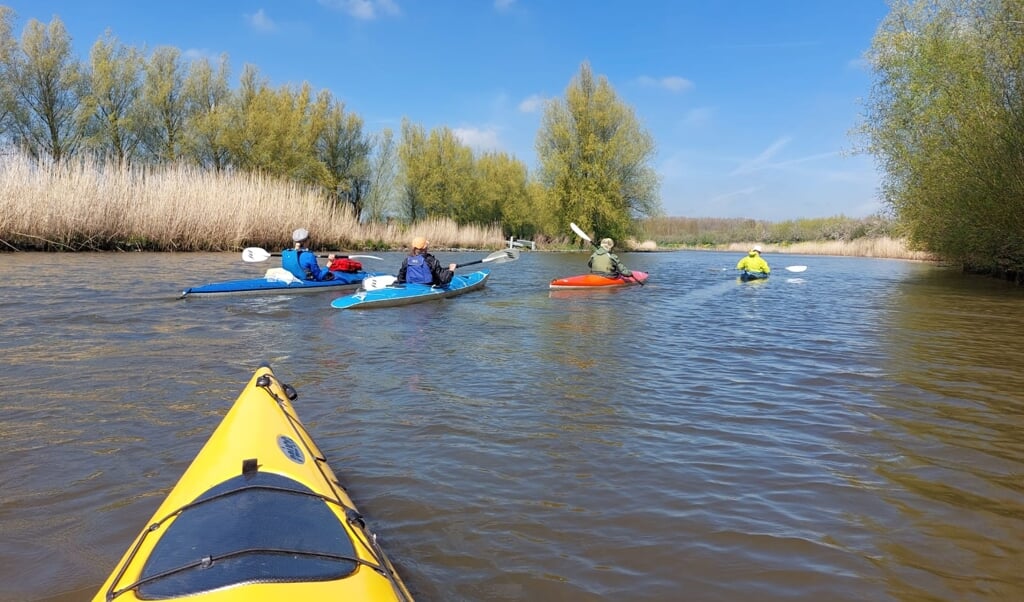 kanotochtje in voorjaar op de Linge