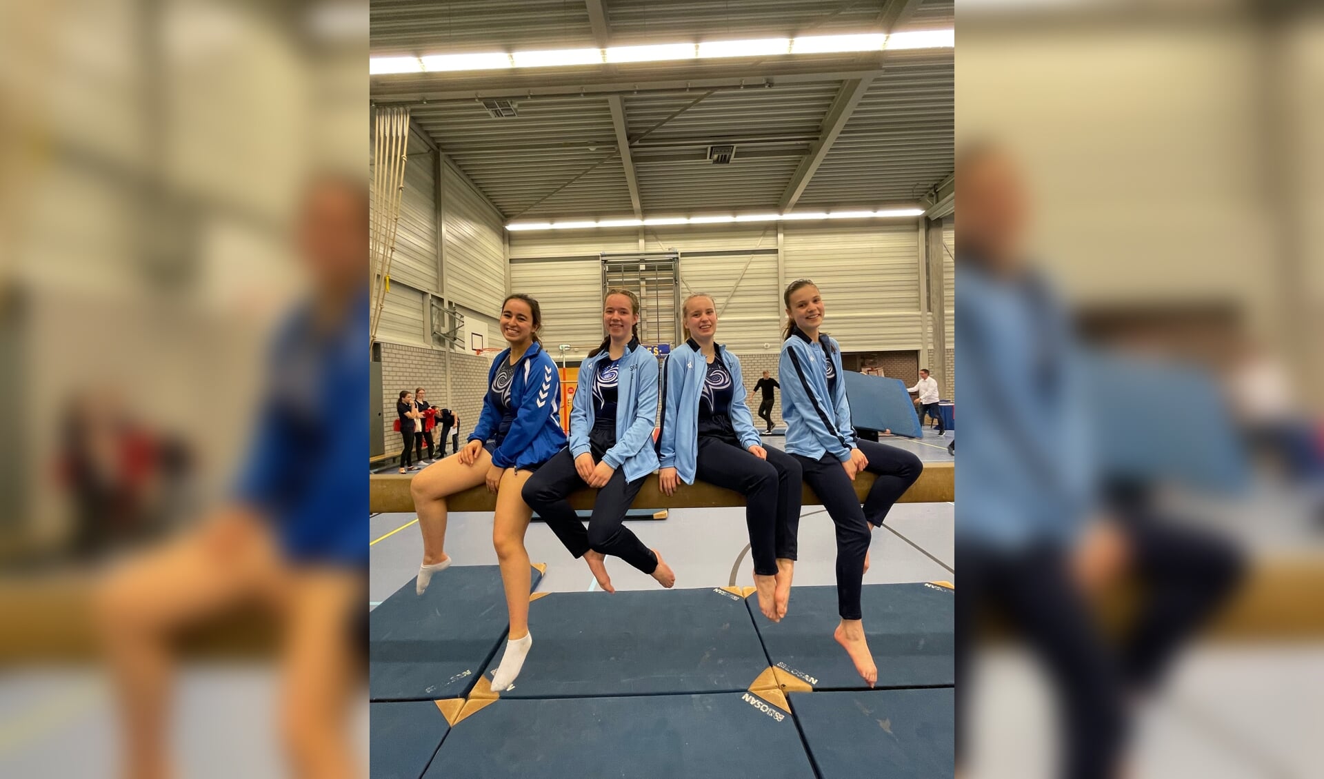 Bovenbouw V.l.n.r. Oumnia Belhaj, Feline v.d. Vegt, Naomi Radstaat en Madelief Geerink