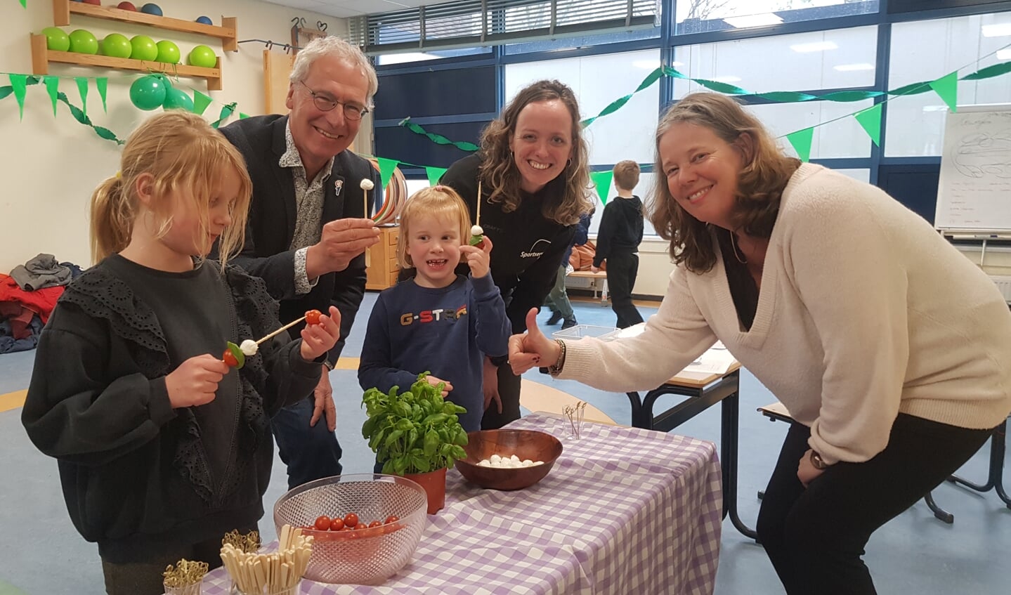 Victoire van Groente & Meer maakte samen met de bezoekers een gezonde snack