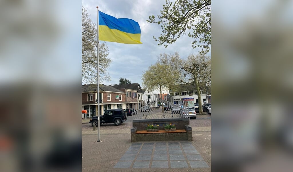 Oekraïense vlag in top op het Plein