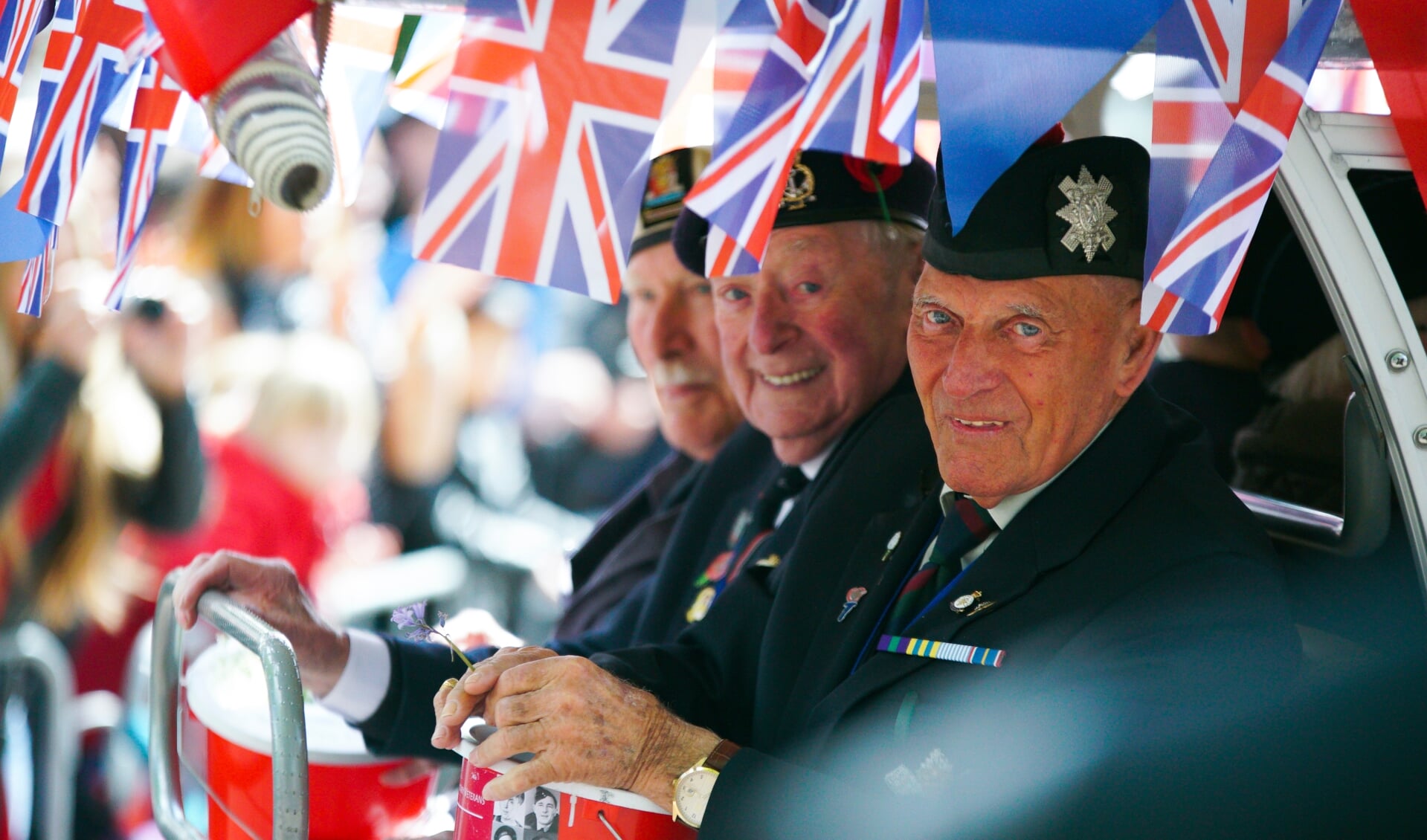 Op 5 mei begint het programma met het Bevrijdingsdefilé waarbij nog een aantal Britse veteranen aanwezig is.
                                                           