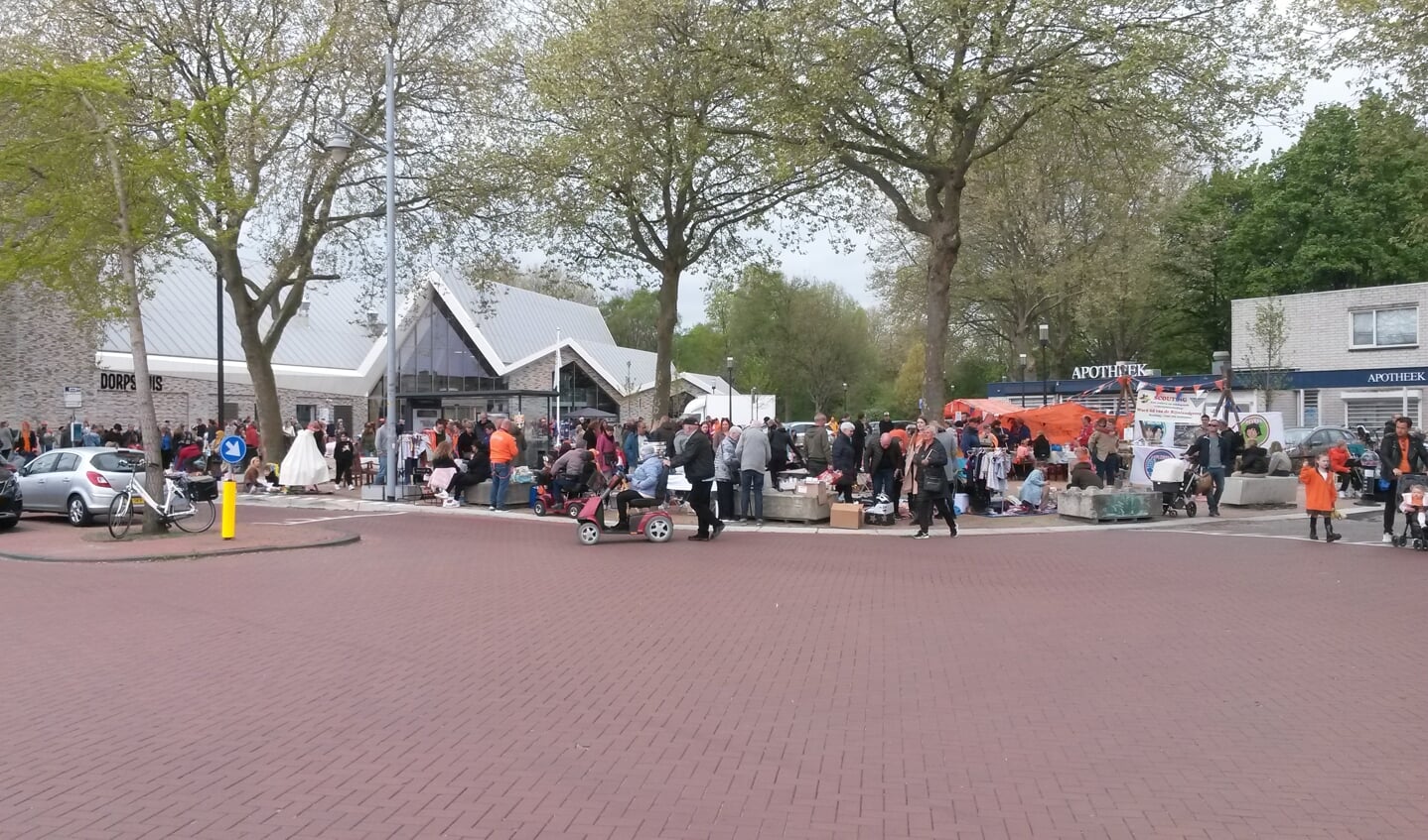 Eerste vrijmarkt op het dorpsplein