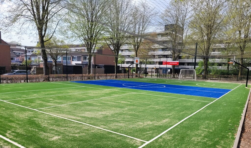 Initiatiefnemer Kiki Musampa, oud profvoetballer van Ajax en oud wijkbewoner opent vrijdag 29 april rond 16.00 uur de naar hem vernoemde Krajicek Playground aan de Sint Hubertus in Ede.