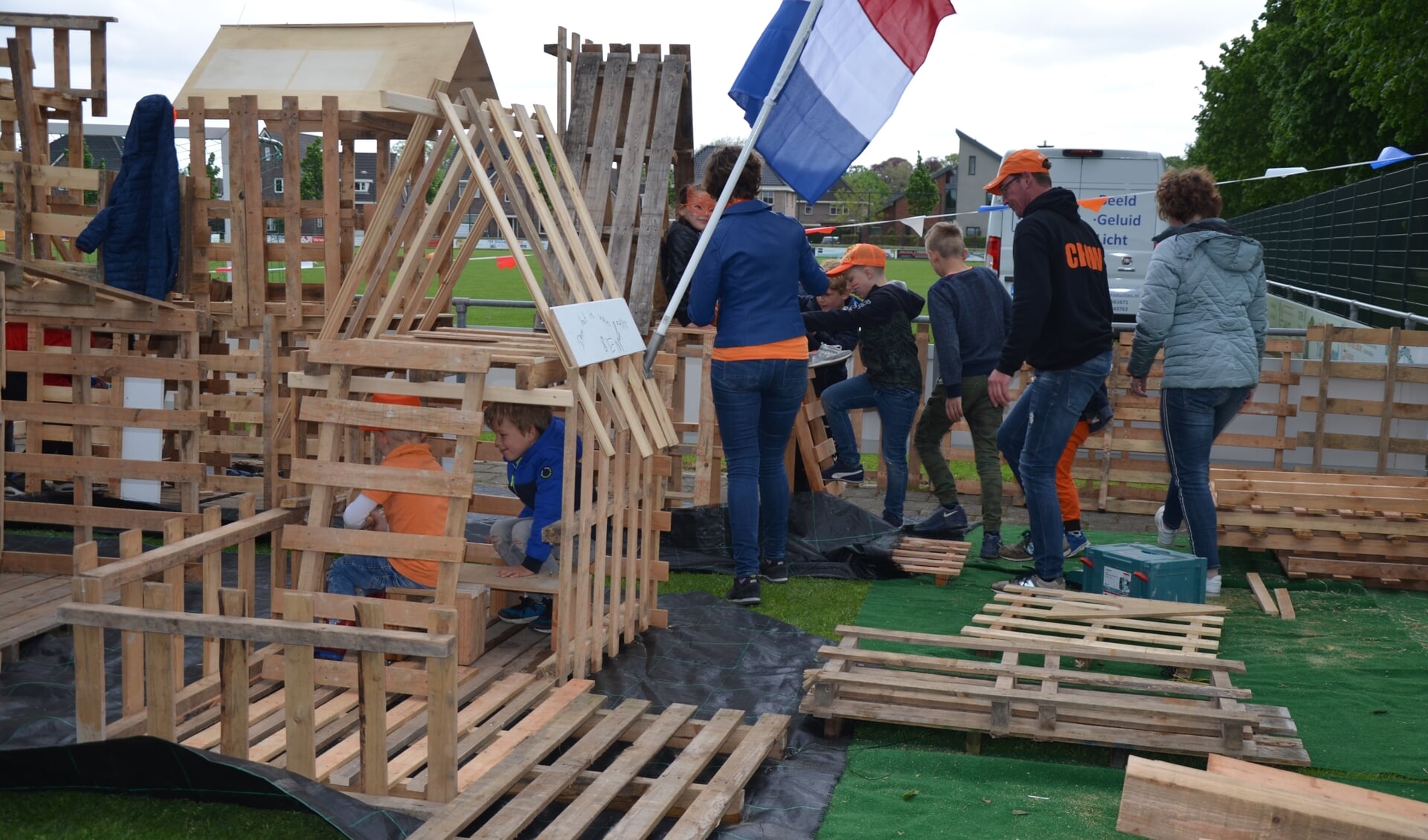 Koningsdag met timmerdorp