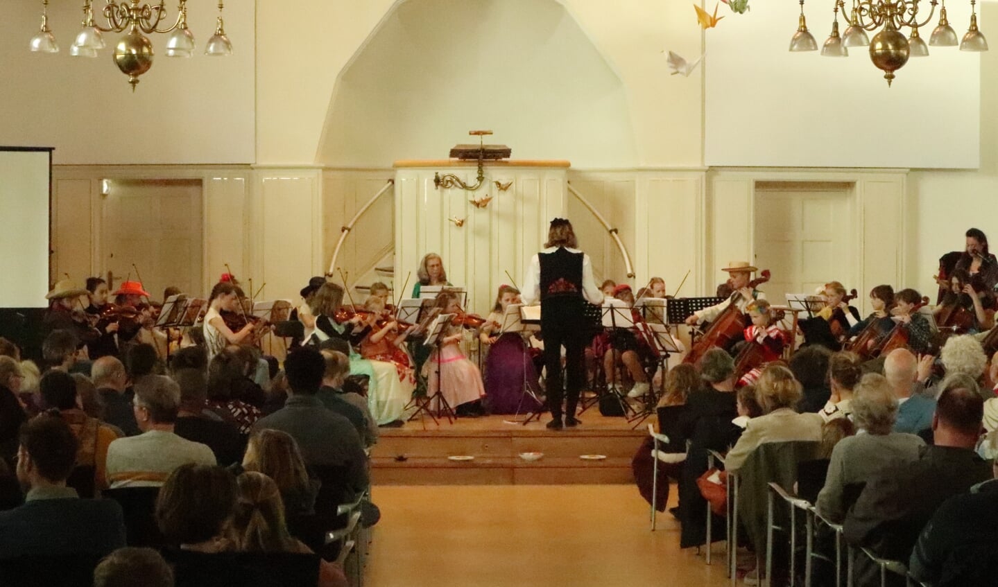 Jonge strijkers speelden het verhaalconcert 'de Oosterse Prinses'