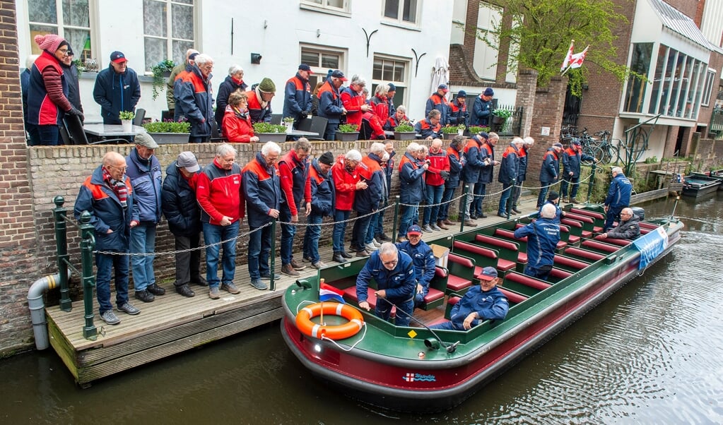 De opening van het nieuwe seizoen en de onthulling en ingebruikname van de nieuwe rondvaartboot van De Waterlijn, de Johan van Oldenbarnevelt.