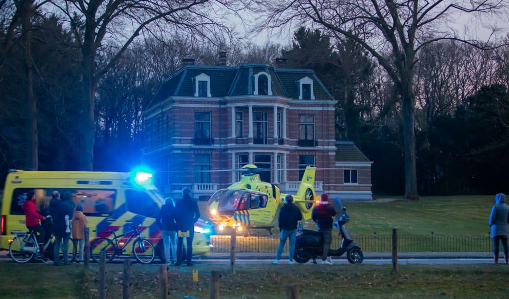 Traumahelikopter en ambulance  voor villa Benthuijs 