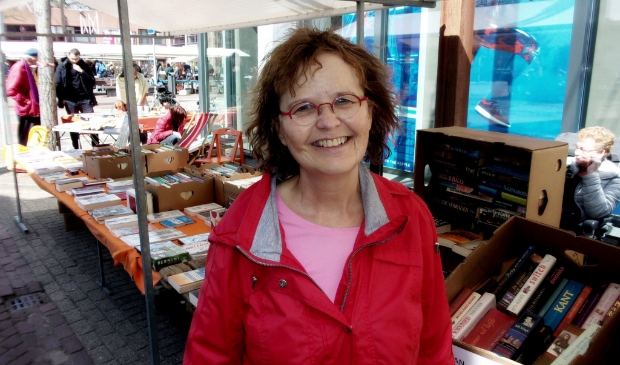 <p>Mieke van Hooft op de boekenmarkt: &quot;Boeken vormen een open deur naar een andere wereld, daar waar je wilt zijn&quot;</p>