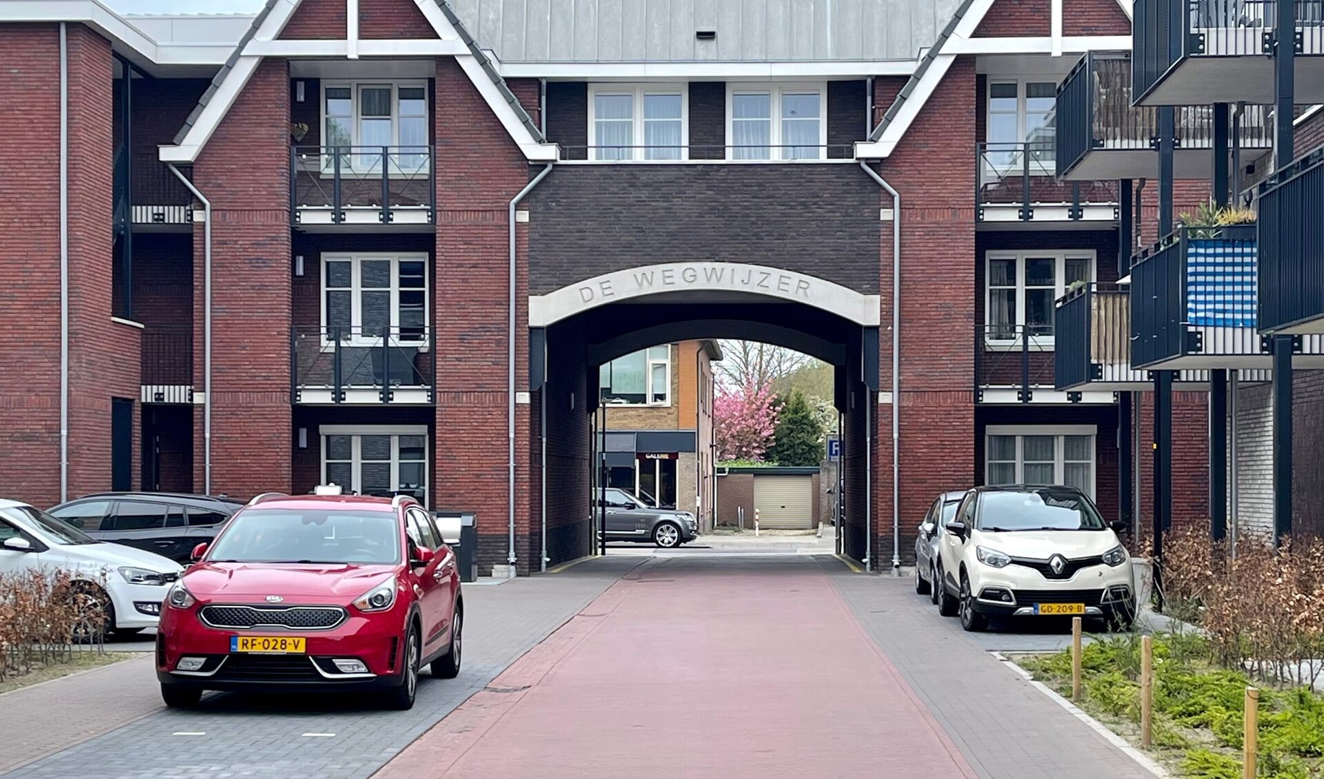 Binnen het wooncomplex De Wegwijzer is sprake van een tekort aan parkeerplaatsen volgens de vereniging van eigenaren.