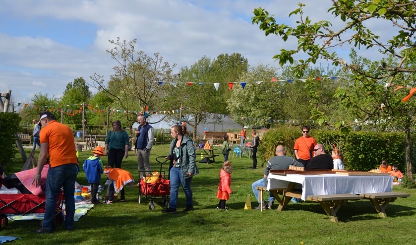 Genieten van het feest en het zonnetje