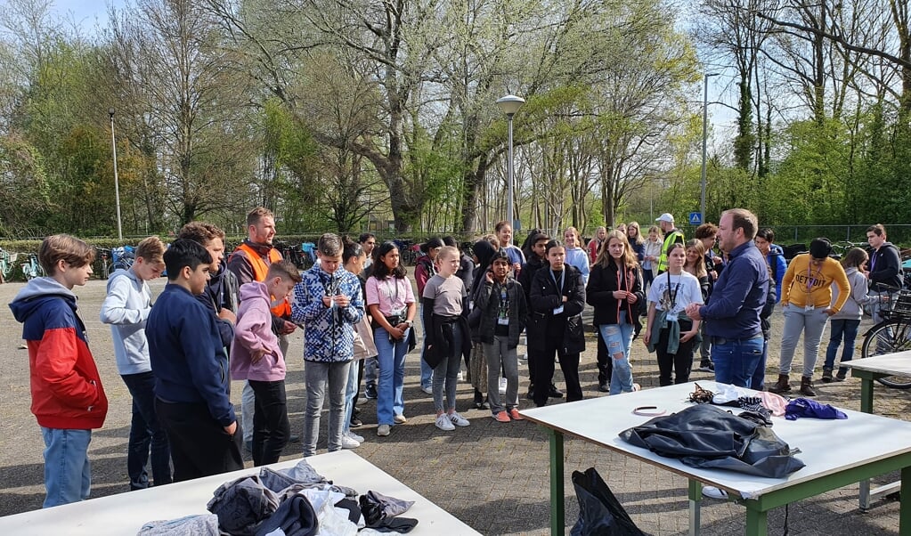 Op het Haarlemmermeerlyceum startten op 15 april 430 studenten van het eerste en tweede jaar in zeventien klassen met Expedition Circular.